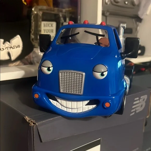 1998 Chevron Cars Toy Truck - Picture 1 of 8